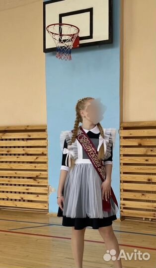 Платье с фартуком на последний звонок