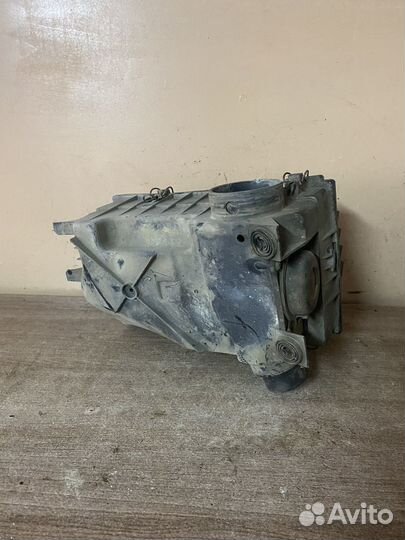 Корпус воздушного фильтра VW Passat B3 1988-1993