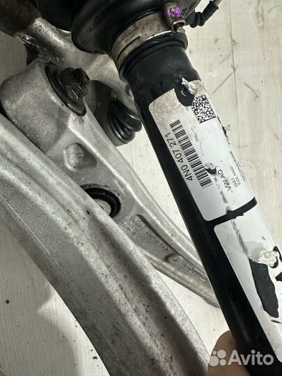Кулак поворотный левый Audi A8 D5 2020 4M0407695C