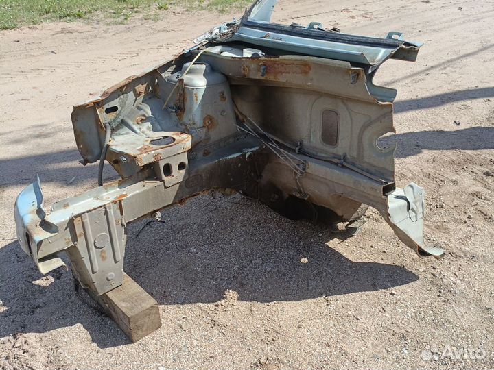 Передний правый стакан Renault Logan1 лонжерон