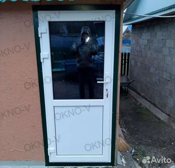 Входная пластиковая дверь