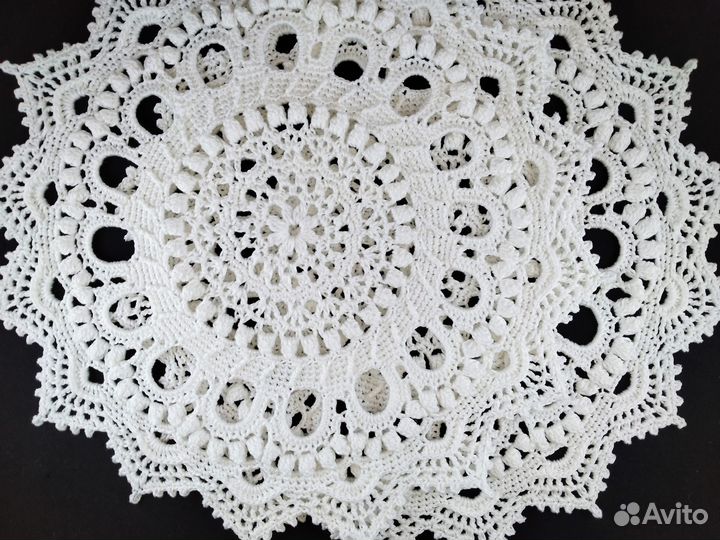 Салфетки рельефные, связанные крючком
