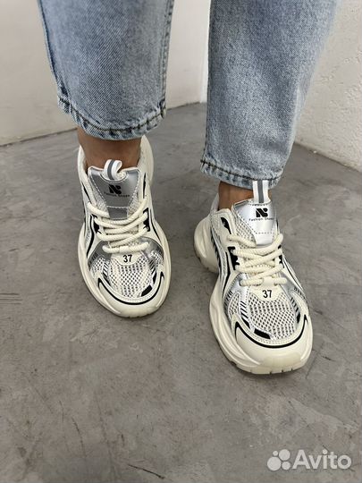 Кроссовки женские весна