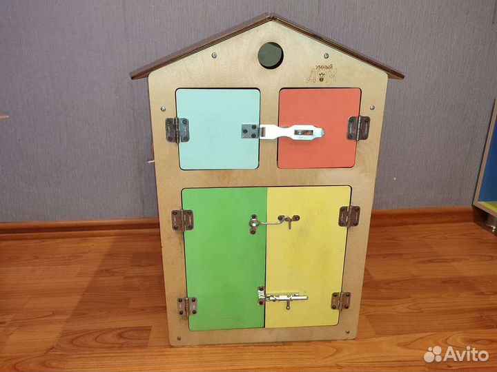 Бизиборд домик