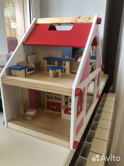 Домик для кукол деревянный и много мебели