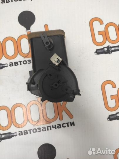 Дефлектор воздушный Nissan Primera P11