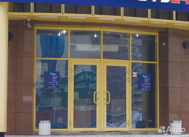 Алюминиевая дверь со стеклом