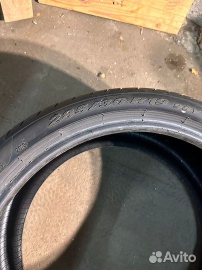 Pirelli P Zero 255/35 R19 и 285/30 R19