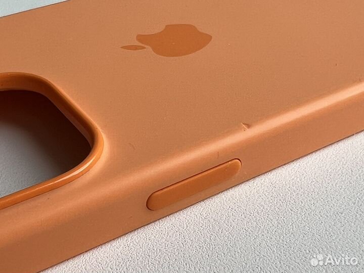 Оригинальный чехол на iPhone 13 Pro