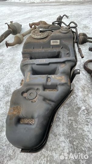 Топливный бак Toyota Land Cruiser 200