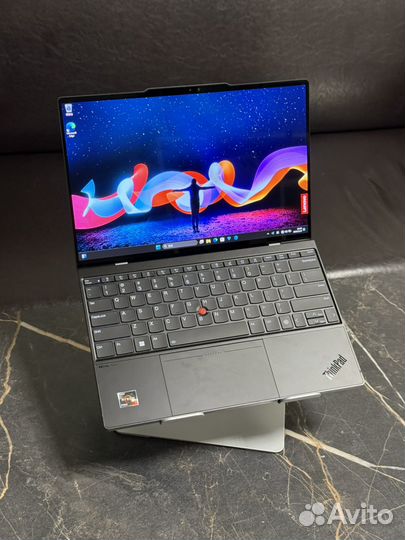 Thinkpad Z13 Gen2 Oled R7-7840U/32gb Ram