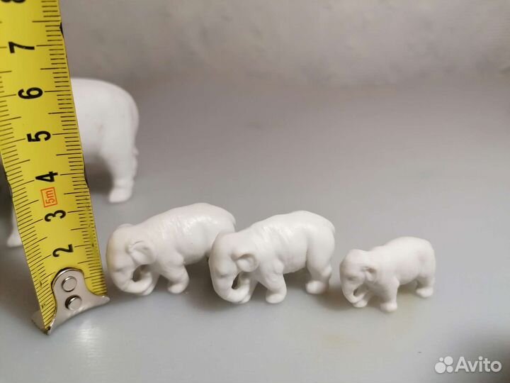 Биксвитный фарфор слоны