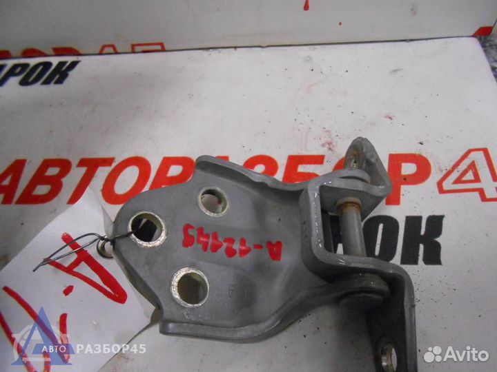 Петля двери передней правой верхняя для Mitsubishi