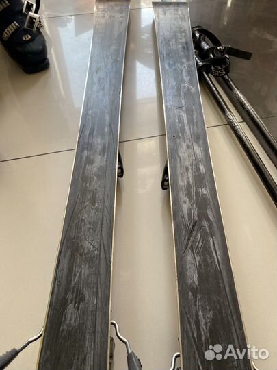 Горные лыжи и ботинки