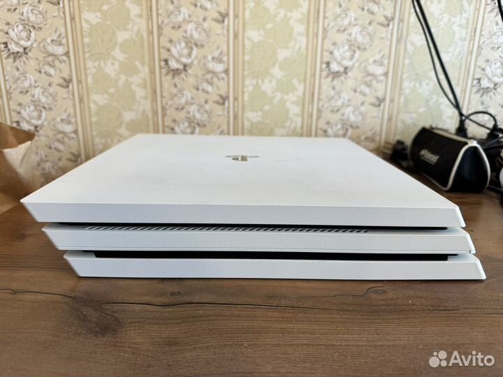 Sony PS4 Pro White (3 ревизия)