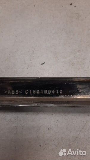 Молдинг решетки радиатора Subaru Outback