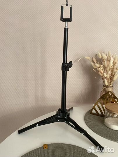 Штатив настольный и лампа кольцевая мини