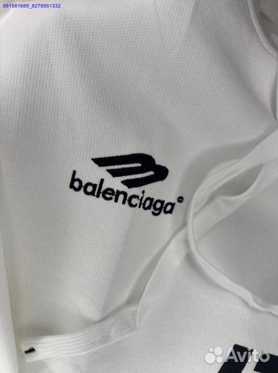 Баланс стиля: худи Balenciaga