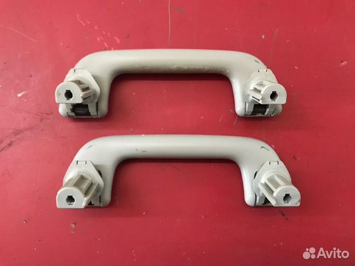 Ручка внутренняя потолочная передняя Toyota