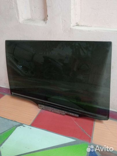 Стекло задней правой двери toyota corolla fielder