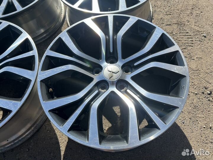 Литые диски оригинал Mitsubishi R18 5x114.3