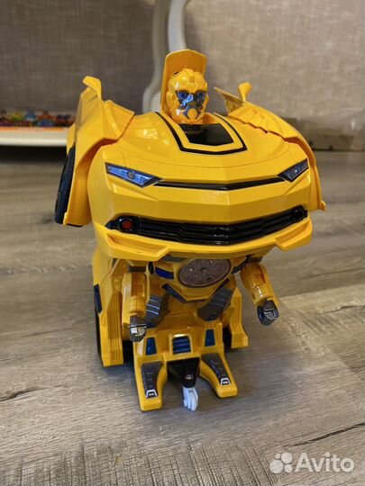 Трансформер бамблби