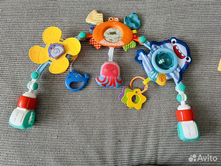 Дуга с игрушками