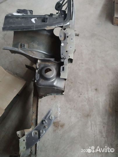 Левая четверть на рено симбол