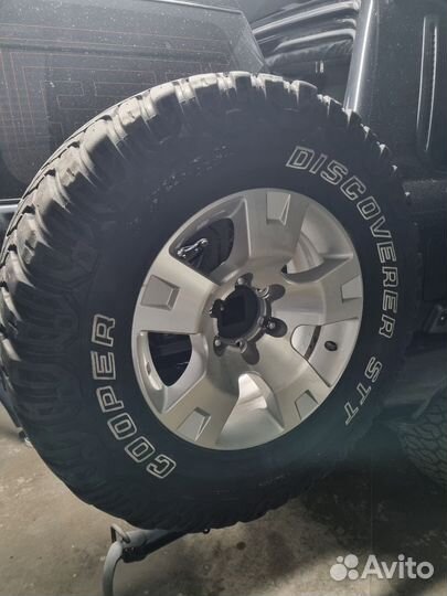 Cooper Discoverer STT 285/70 R17
