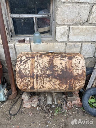 Бак от гусеничного трактора