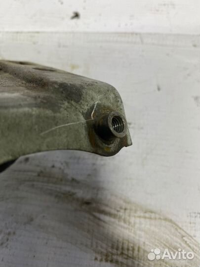 Крепление переднего клюва Honda Dio AF-27 / 28