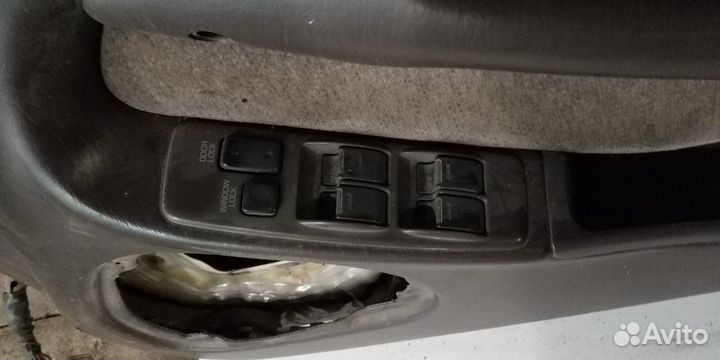 Дверь Toyota Mark GX100