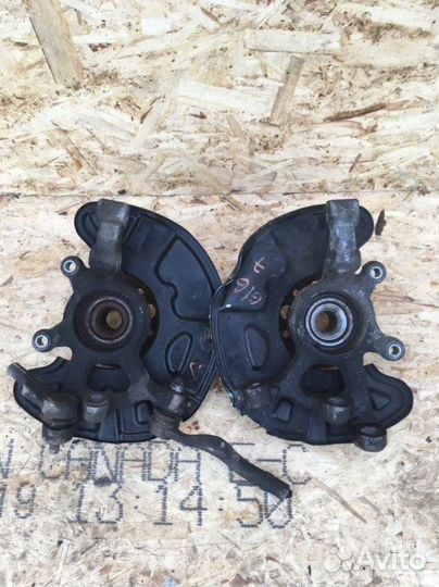 Кулак поворотный передний левый Mercedes-Benz C300