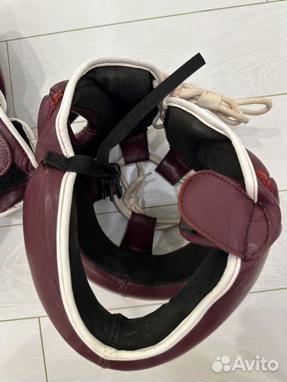 Боксерские перчатки и шлем winning