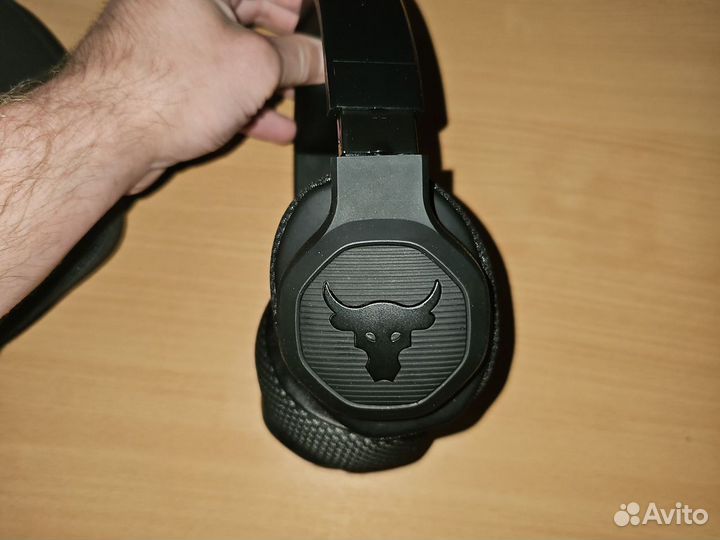 Беспроводные наушники JBL under armour