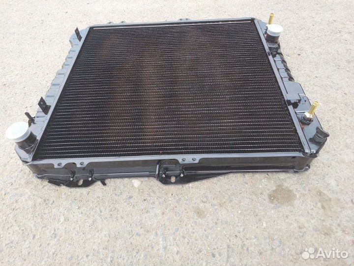 Радиатор охлаждения двигателя Toyota Surf KZT130