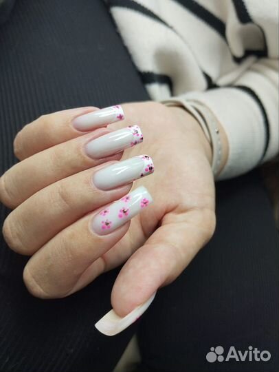 Маникюр / Педикюр / Наращивание ногтей