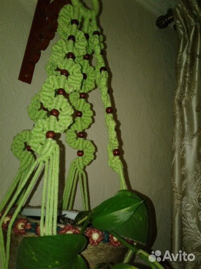 Кашпо подвесное для цветов в технике макраме