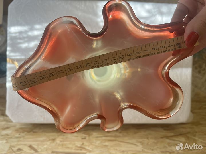 Ваза стеклянная с тонкой талией