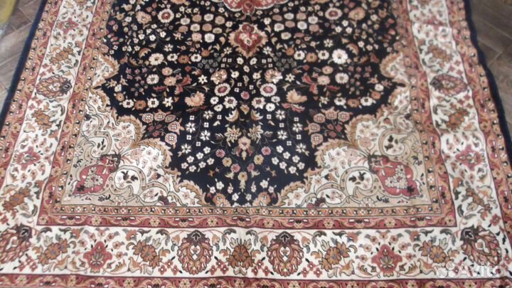 Шелковый ковер-хамелеон ОАЭ