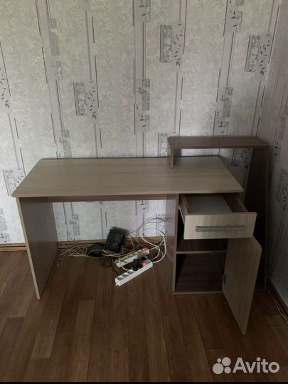 Письменный стол