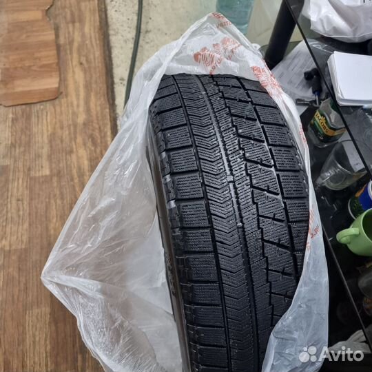 Bridgestone Blizzak VRX 235/55 R18 100S