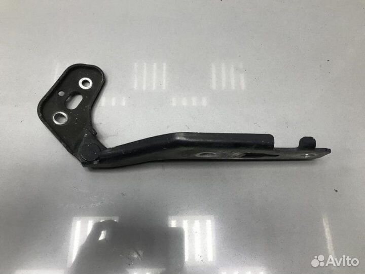 Петля капота правая Audi A6 C6