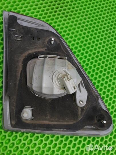 Фонарь внутренний правый Toyota Corolla 151 1ZR-FE