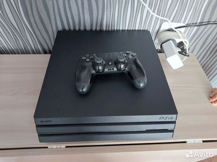 Sony playstation 4 PS4 pro 1tb
