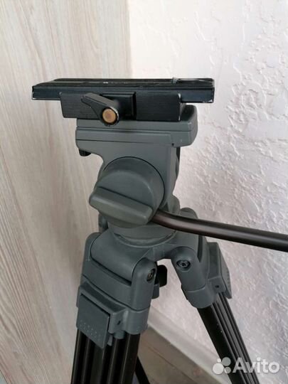 Штатив для фотоаппарата manfrotto