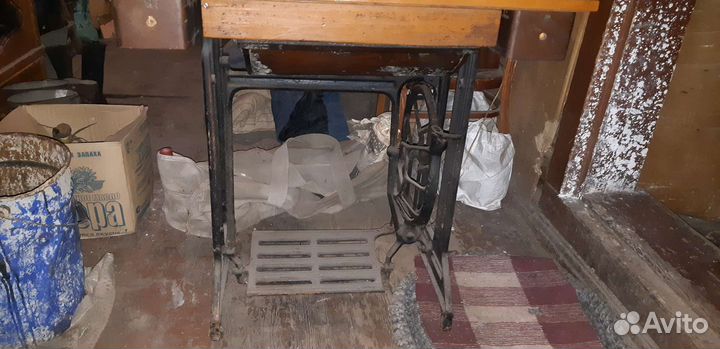 Станина швейной машины есть и ещё одна станина