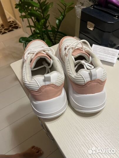 Кроссовки sinsay 39