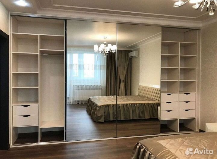 Книжный шкаф
