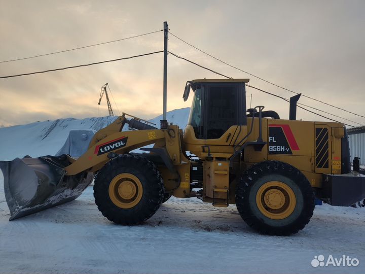 Фронтальный погрузчик